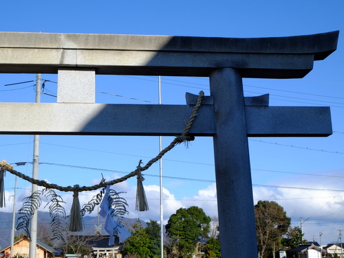 「2014年今年、136年目の遷宮 万九千(まんくせん)神社」_a0000029_12411077.jpg