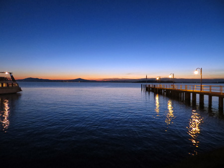 トラジメーノ湖の夕日_f0234936_7103752.jpg