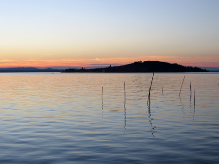 トラジメーノ湖の夕日_f0234936_79458.jpg