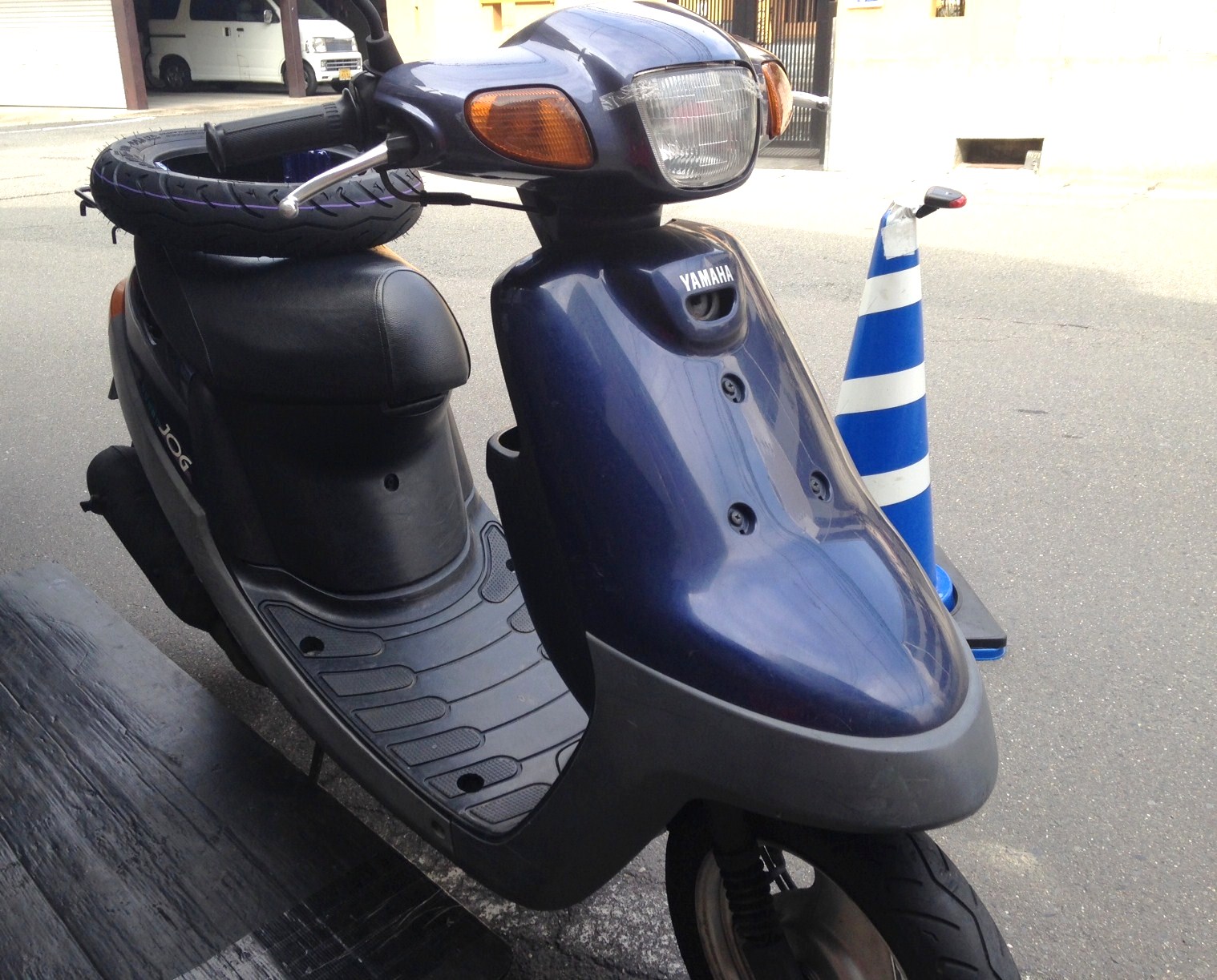 ヤマハ Jogアプリオ タイヤ交換 京都 バイク出張修理のワラノヤバイクスです 近畿 京都 スクーター バイクの出張修理専門店 ワラノヤバイクスのリペア日報