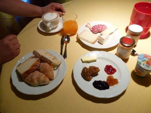 2013,07 フランス、イタリアツアー 35、「Locanda dell’Arcoの朝食」 Cissone(CN)_a0207973_15383013.jpg