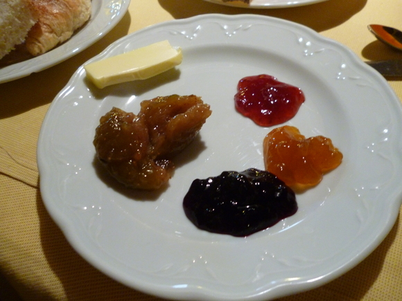 2013,07 フランス、イタリアツアー 35、「Locanda dell’Arcoの朝食」 Cissone(CN)_a0207973_15385945.jpg