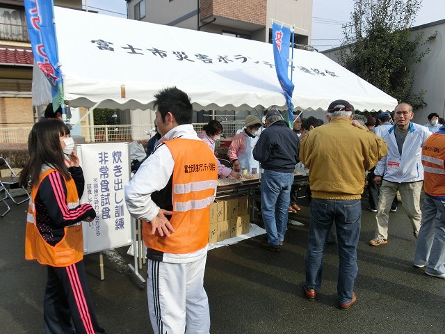 「災害ボランティア支援本部 開設訓練」のさまざまな訓練風景_f0141310_7284897.jpg
