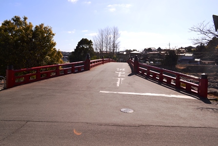 夛田神社の前に架かる朱色の橋　２０１４－１－２９_d0163073_942926.jpg