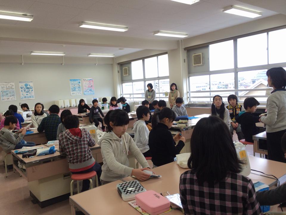 1/27小学校の家庭科にミシンの先生で行ってきました♪_b0213187_10112198.jpg