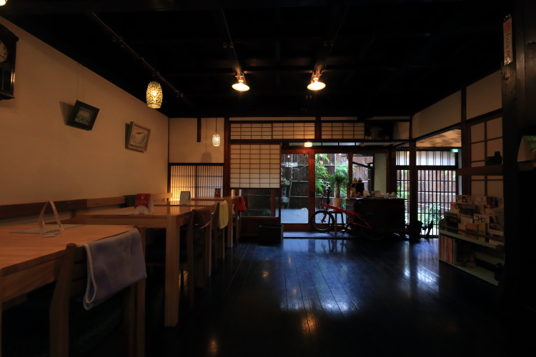 イヤサカ食堂_e0051888_791112.jpg