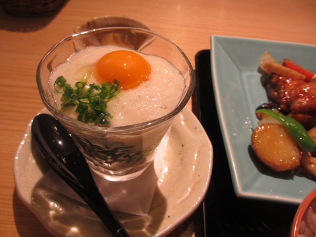 「真鱈と野菜の黒酢あん定食」「ばくだん小鉢」@大戸屋_c0212604_22442288.jpg