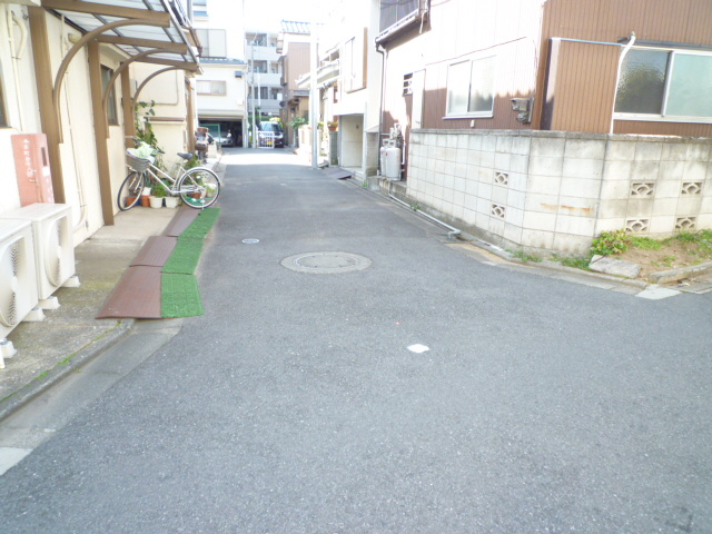 建築基準法の道路ではない!?_b0246953_19133354.jpg