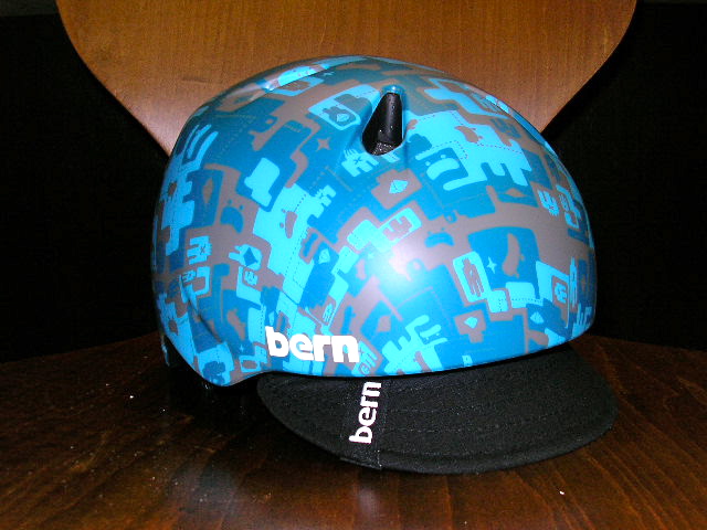 bernヘルメット少量ですが入荷しました_b0189682_11552137.jpg