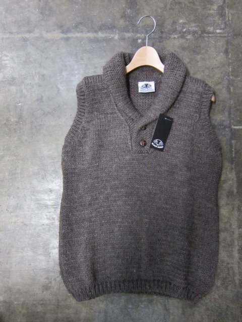 BLACK SHEEP (MADE in England) ・・・ Shawlカラー KNIT VEST！♪！_d0152280_2312751.jpg
