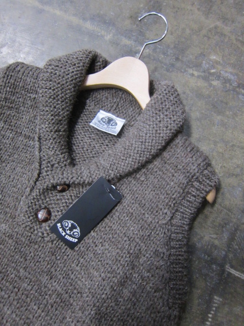 BLACK SHEEP (MADE in England) ・・・ Shawlカラー KNIT VEST！♪！_d0152280_2313572.jpg