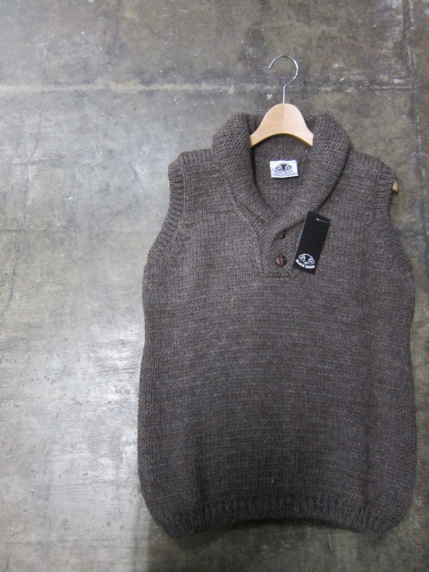 BLACK SHEEP (MADE in England) ・・・ Shawlカラー KNIT VEST!♪!_d0152280_232735.jpg