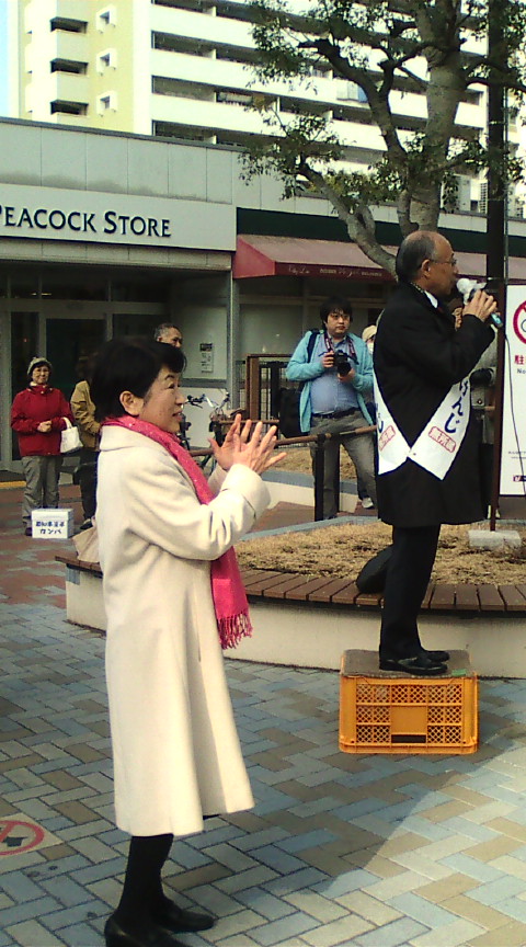 【江東区大島駅前にて宇都宮けんじさん、福島前社民党党首らも】_e0094315_14186.jpg