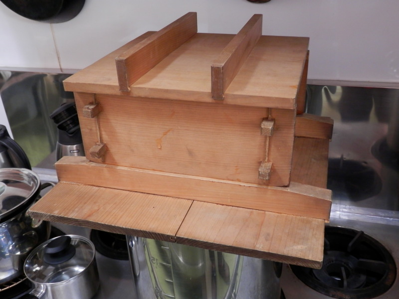 香り高い「ヒノキ」の蒸器で作る 有機「玄米餅」作り_a0125419_07104113.jpg