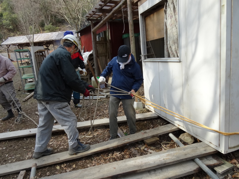 倉庫の建物移動大作戦　　in    孝子の森_c0108460_19495172.jpg