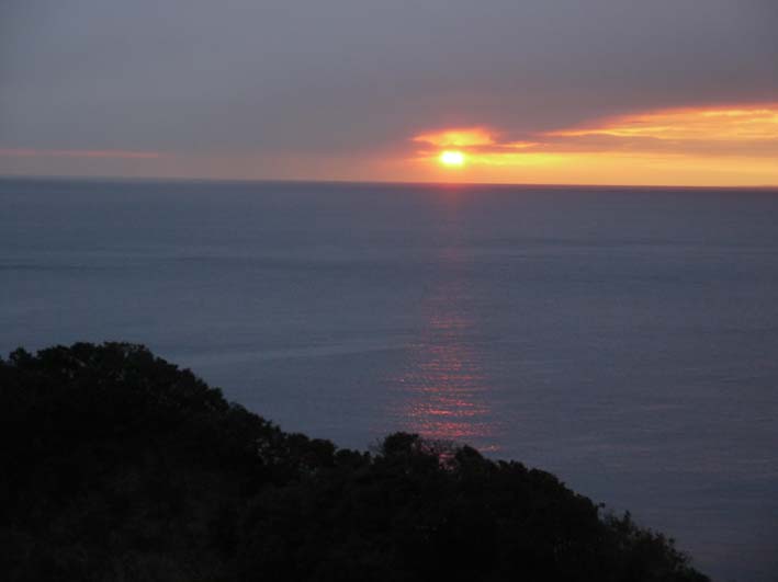 夕日と吊し飾り「ニュー銀水」：館山寺・堂ケ島温泉への小さな旅③_c0014967_7374548.jpg