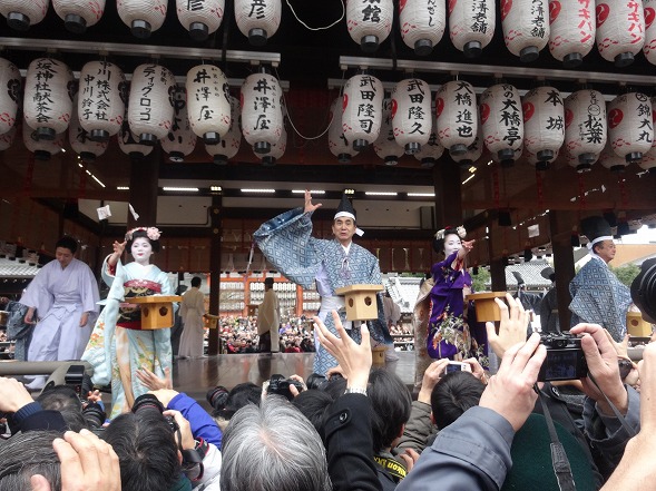 八坂神社の節分祭_b0299042_1953014.jpg