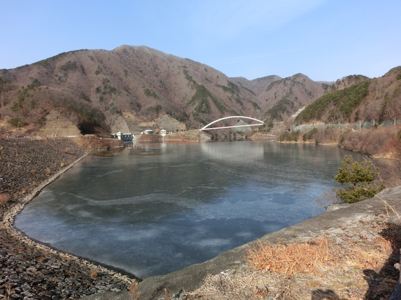 氷結のみずがき湖と塩川ダム_f0019247_13141385.jpg