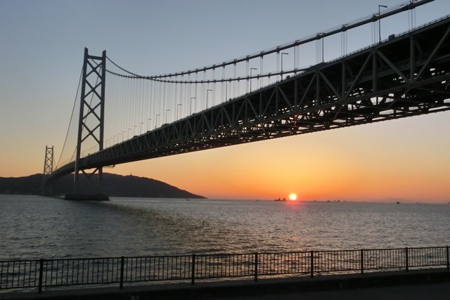 日本一の夕日をみるなら瀬戸内海、国立公園の夕日、美しく輝く瀬戸の夕日、山陽電車と夕日_d0181492_1739433.jpg