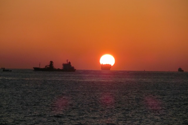 日本一の夕日をみるなら瀬戸内海、国立公園の夕日、美しく輝く瀬戸の夕日、山陽電車と夕日_d0181492_1740179.jpg