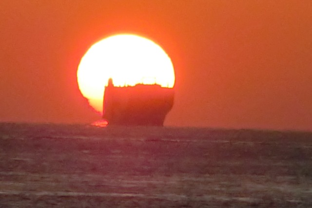 日本一の夕日をみるなら瀬戸内海、国立公園の夕日、美しく輝く瀬戸の夕日、山陽電車と夕日_d0181492_17403134.jpg