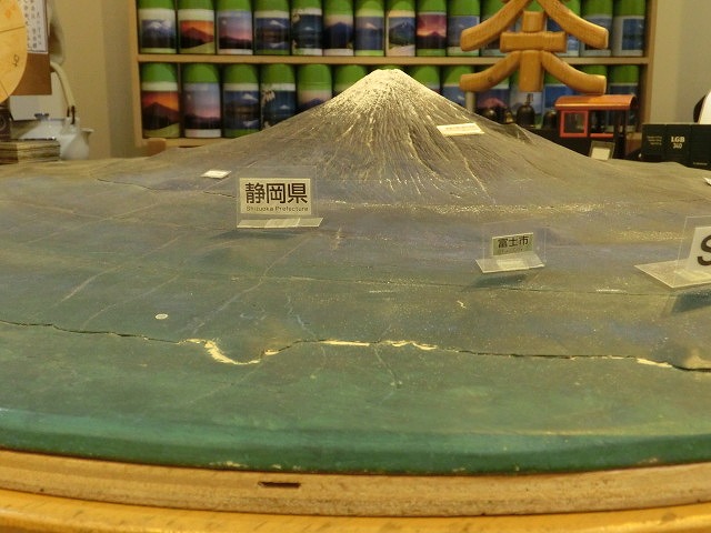 富士市内で採水した初めてのミネラルウォーターペットボトル　「富士山グッズ博覧会＆物産展」で_f0141310_741638.jpg