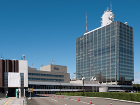 NHK解体論：「不祥事続きのNHK」、「皆さんの金で贅沢するNHK」だった！たるんでるナ！_e0171614_8371110.jpg