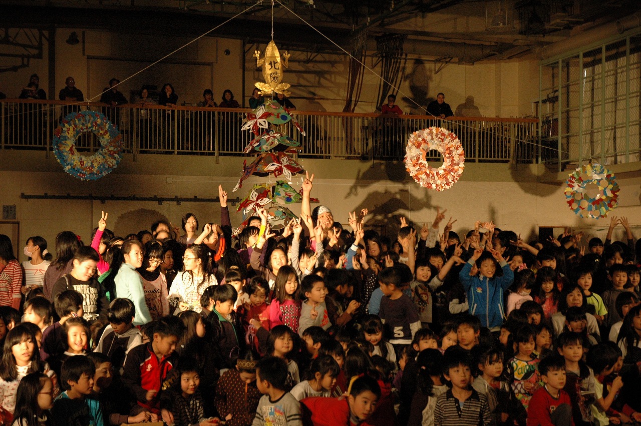 おとどけアート 北陽小学校×佐藤隆之 最終日　「メリクリまつり」 3_a0062127_221311.jpg