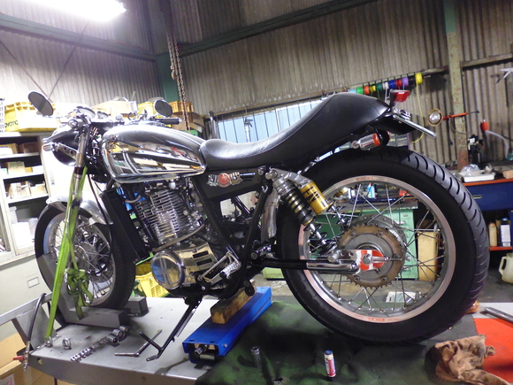 SR400/500 スイングアーム取り付け_a0139843_20124173.jpg