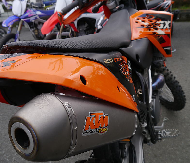 中古車輌　KTM250EXC-F_f0178858_1629372.jpg