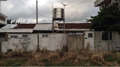 実家周辺の沖縄らしい建築_b0014003_1757883.jpg