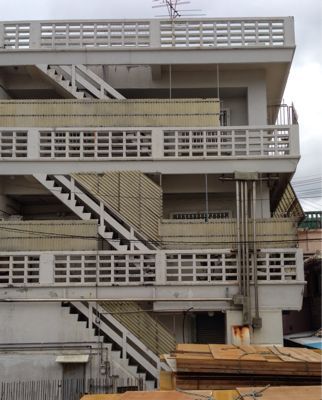実家周辺の沖縄らしい建築_b0014003_175973.jpg
