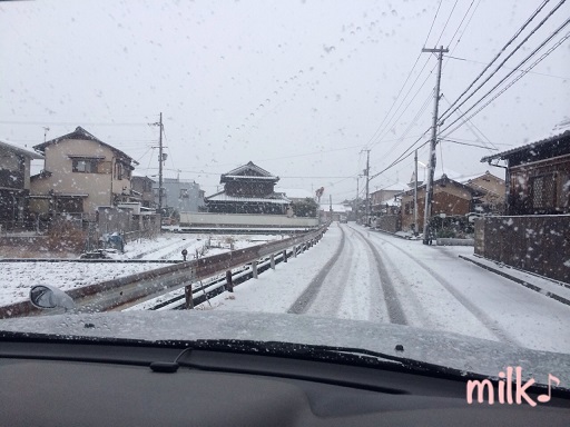 今朝は、珍しく雪景色〜🎵_b0149445_15562054.jpg