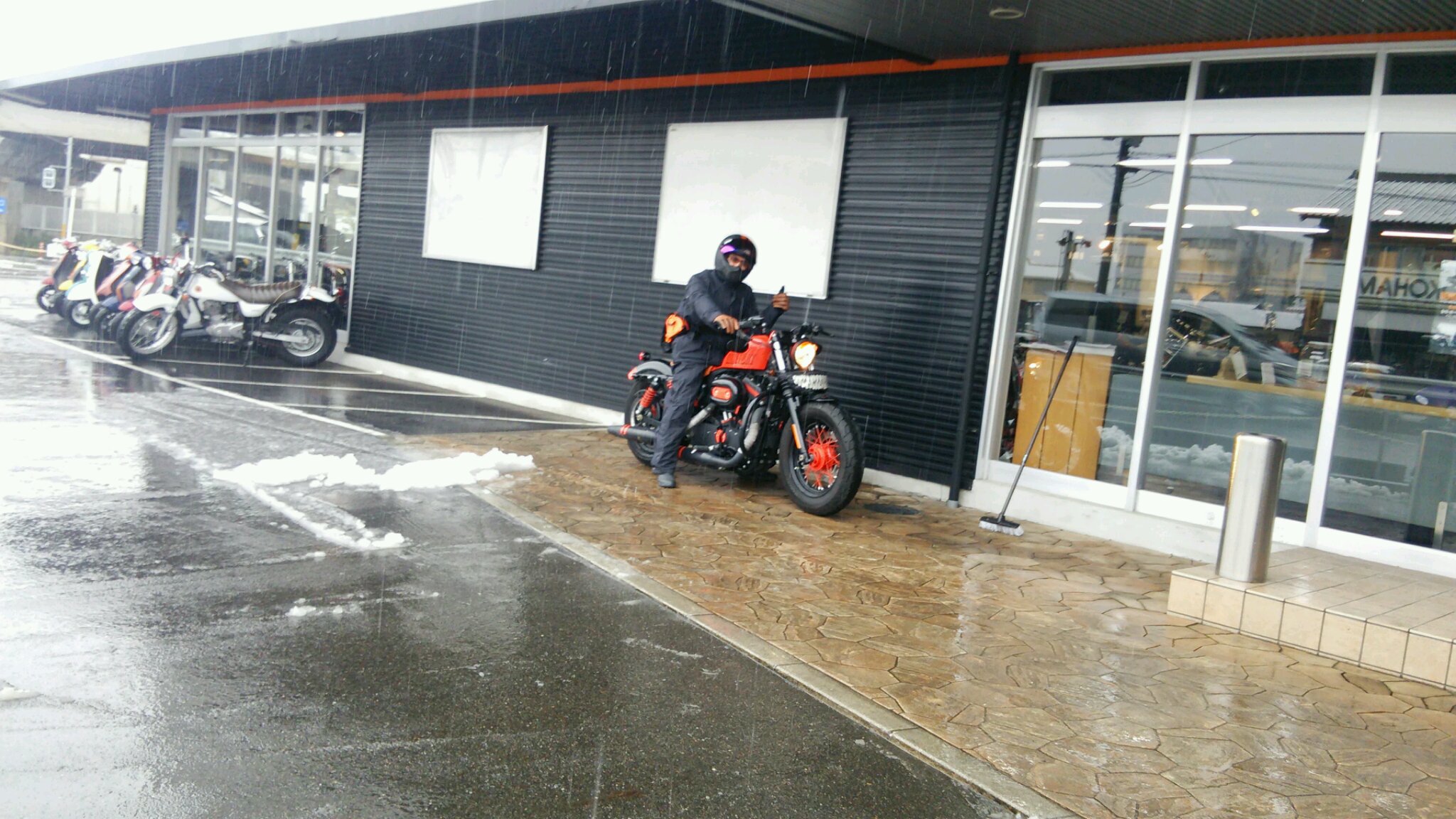 雪の日の修理引取‥_b0317459_1304472.jpg
