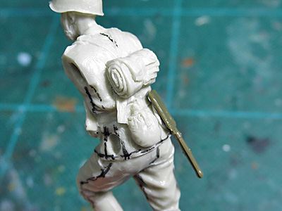 ANT-miniatures 「Soviet Army soldier 1960-80th.」(4)　円匙と水筒_a0193363_23593016.jpg