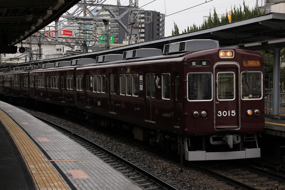 阪急3064F 十三駅にて_d0202264_2164670.jpg