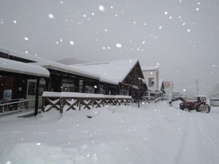 大雪ですが、道の駅は通常通り開店いたしました。_b0206037_9441228.jpg