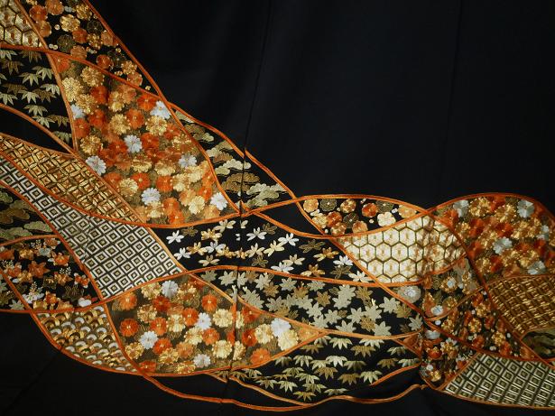 染の聚楽、高橋さんの刺繍・三度黒の留袖。_f0181251_16373876.jpg