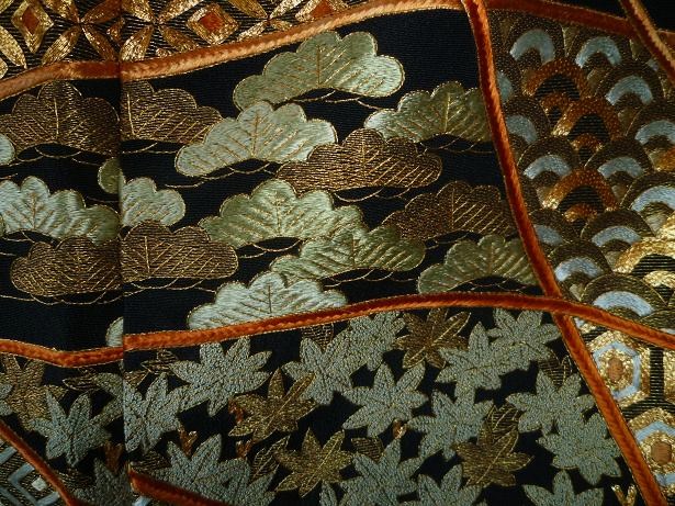 染の聚楽、高橋さんの刺繍・三度黒の留袖。_f0181251_1639486.jpg