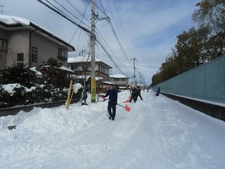 仙台育英高校野球部が町内の雪かきをしてくれました_d0261484_22212682.jpg