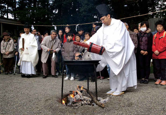 射山神社の「みゆ」と榊原温泉のお雛さま始まる_b0145296_17141668.jpg