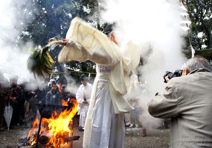 射山神社の「みゆ」と榊原温泉のお雛さま始まる_b0145296_17144558.jpg