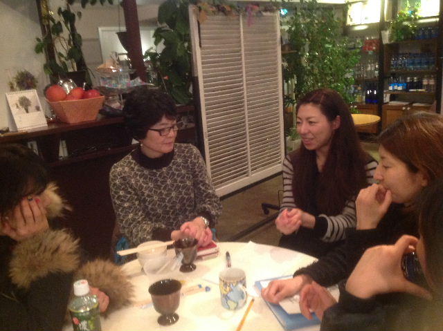 尽きぬ話題・・・_f0031037_23334479.jpg
