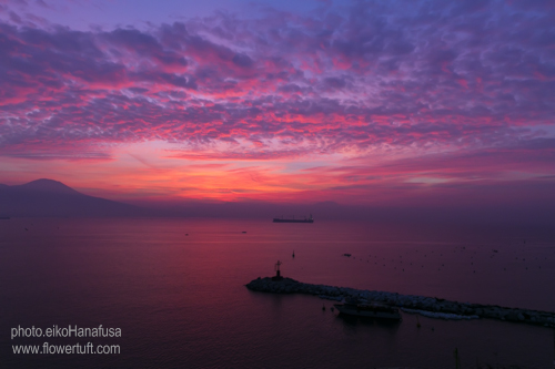 イタリア＊ナポリ湾に昇る朝日_c0137872_1161610.jpg
