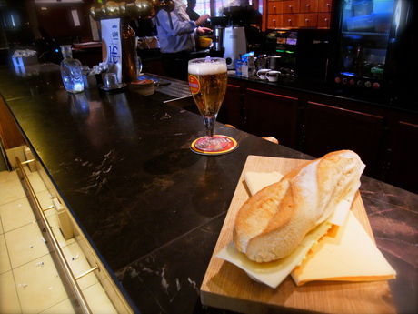 une pression à Invalides Air France - Le Transit エールフランス・アンヴァリッドのカフェ_a0231632_2121234.jpg