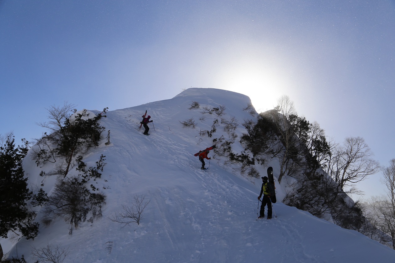 強風とシュカブラの谷川岳_b0062024_4432798.jpg