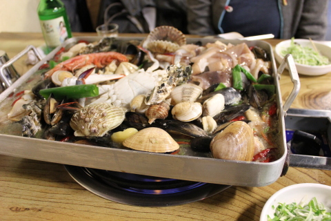 釜山旅レポその１０。海雲台（へウンデ）で貝の蒸し鍋_a0223786_10532114.jpg