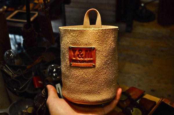 leather pot_b0172633_23131715.jpg