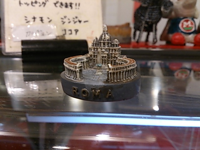 『バチカン宮殿のお土産』_a0075684_2301548.jpg
