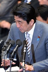 ぼんくら総理安倍晋三の暴走止まらず。予算委員会で日本の立憲制度否定発言!_b0022690_227094.jpg